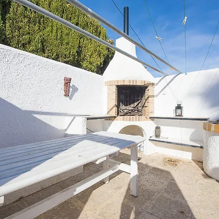 Benavero Boutique Style Within Fenced Tropical Garden Villa *