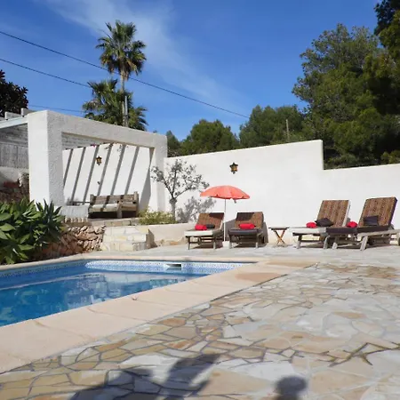 Benavero Boutique Style Within Fenced Tropical Garden Villa *