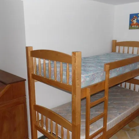 Villa Benavero Boutique Style Within Fenced Tropical Garden *